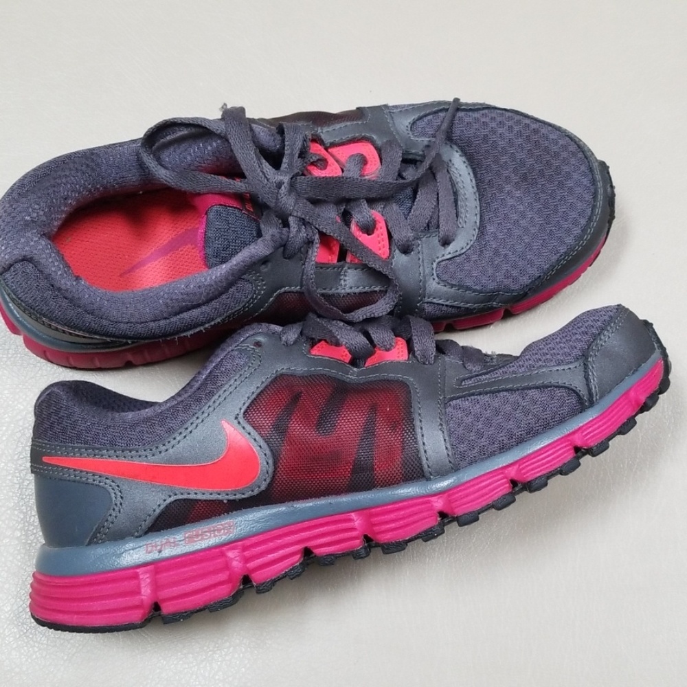 NIKE Dual Fusion Sneakers